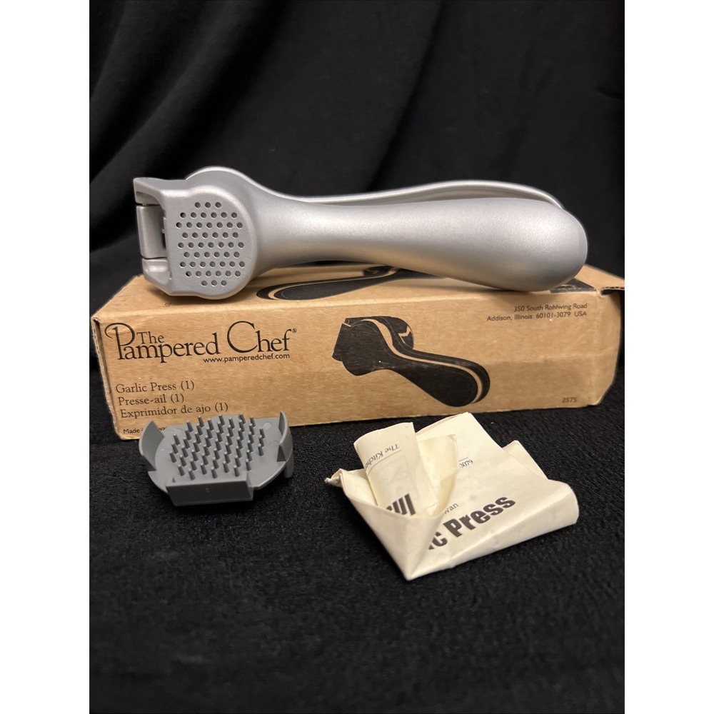 Pampered Chef Garlic Press Open Box Cleaning Tool Included - Picture 3 of 4